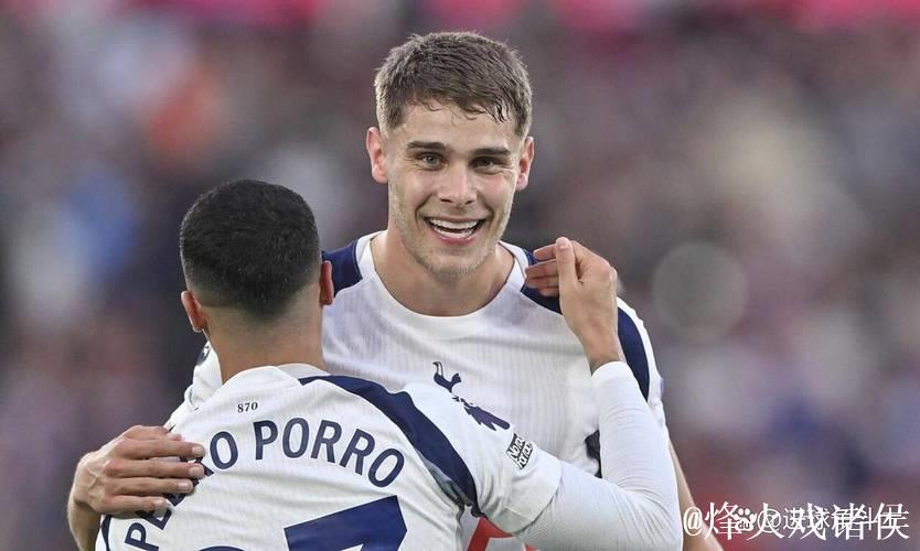 哈维-西蒙斯凭借出色攻防表现当选热刺vs布拉格斯拉最佳球员 哈维-西蒙斯凭借出色攻防表现当选热刺vs布拉格斯拉最佳球员